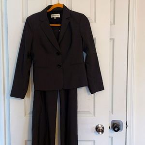 Jones New York NWT two piece suit 8p